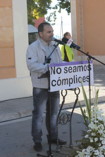 Jumilla expresa su repulsa a la Violencia de Género con una concentración y homenaje a las víctimas - 2, Foto 2