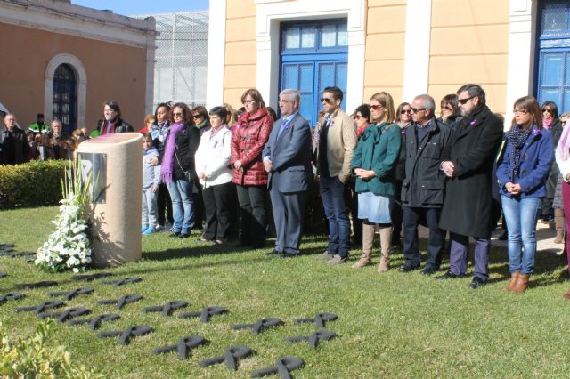 Jumilla expresa su repulsa a la Violencia de Género con una concentración y homenaje a las víctimas - 3, Foto 3