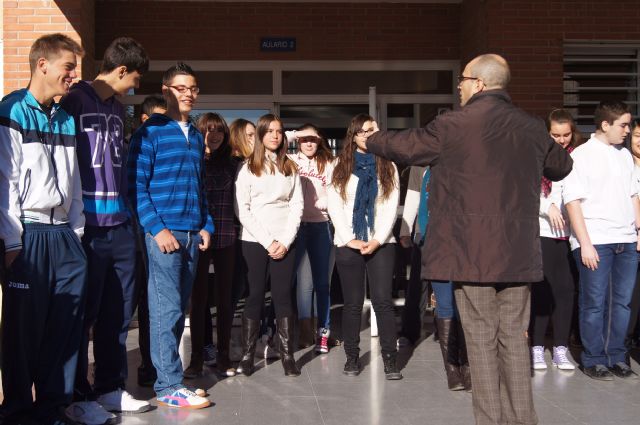 Los alumnos del IES Prado Mayor alzan su voz contra la violencia de género, Foto 1