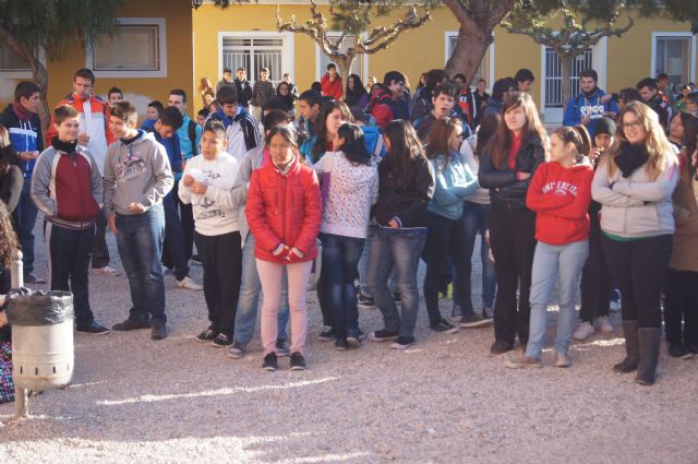 Los alumnos del IES Prado Mayor alzan su voz contra la violencia de género, Foto 2