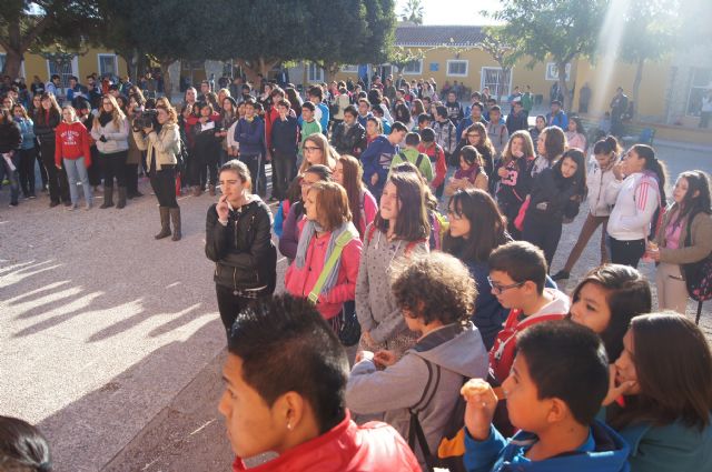 Los alumnos del IES Prado Mayor alzan su voz contra la violencia de género - 4, Foto 4