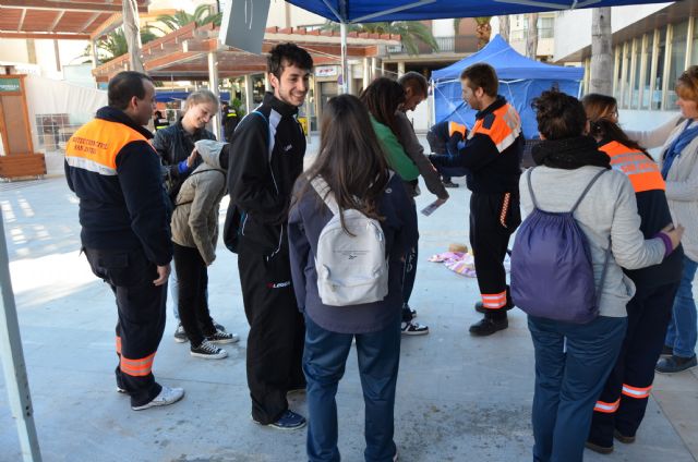 Voluntarios de Protección Civil enseñan a los vecinos como practicar primeros auxilios - 2, Foto 2