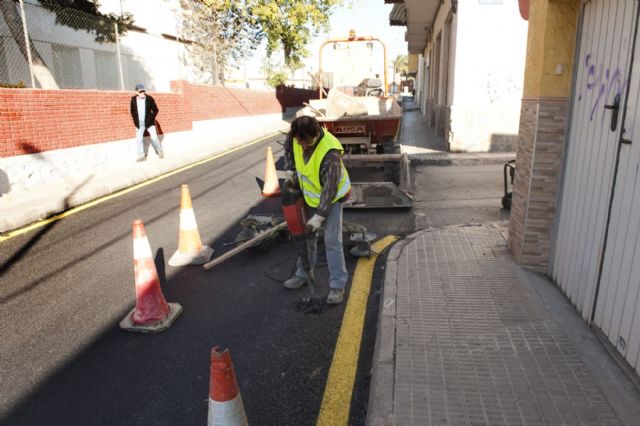 El Ayuntamiento renueva el asfalto en varias calles del Barrio Peral - 2, Foto 2