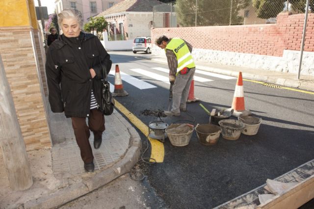 El Ayuntamiento renueva el asfalto en varias calles del Barrio Peral - 3, Foto 3