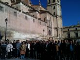 Decenas de lorquinos se concentran en la puerta del Ayuntamiento de Lorca y otras dependencias municipales para condenar la violencia de género