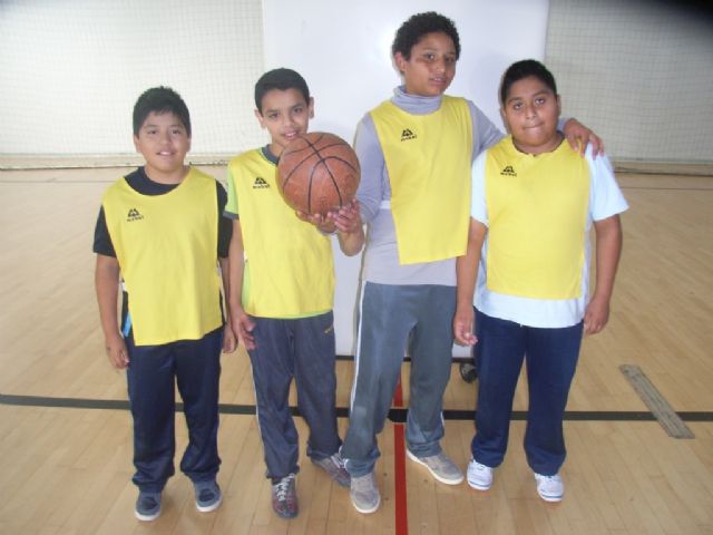 La concejalía de Deportes pone en marcha la fase local de baloncesto alevín de Deporte Escolar, Foto 1