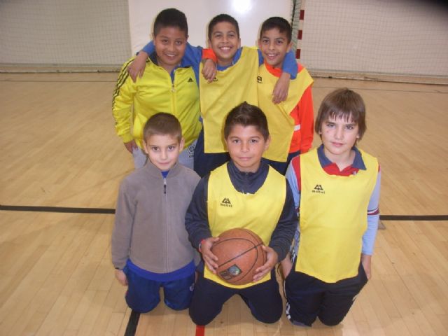 La concejalía de Deportes pone en marcha la fase local de baloncesto alevín de Deporte Escolar, Foto 4