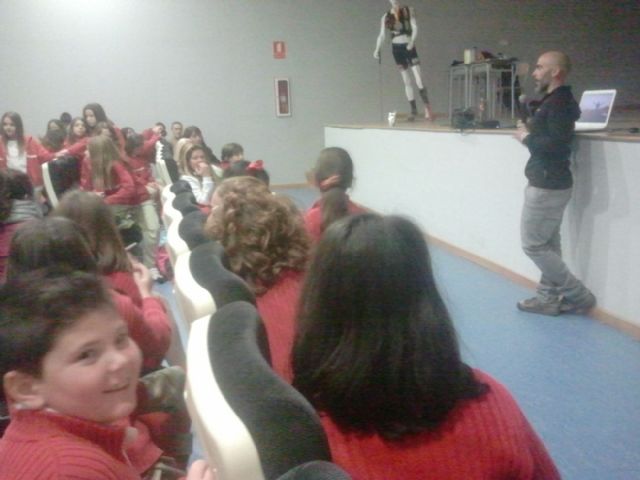Andrés Lledó acerca su reto de los 4Deserts2014 a los alumnos del Miralmonte - 1, Foto 1