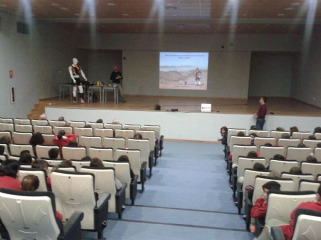 Andrés Lledó acerca su reto de los 4Deserts2014 a los alumnos del Miralmonte - 4, Foto 4