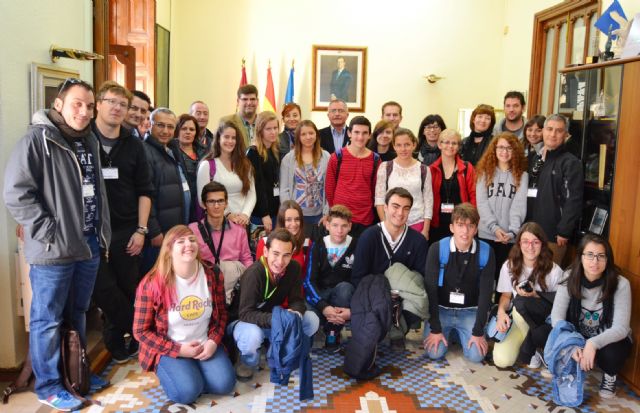 Profesores y alumnos de tres nacionalidades visitan el Ayuntamiento de Águilas - 1, Foto 1