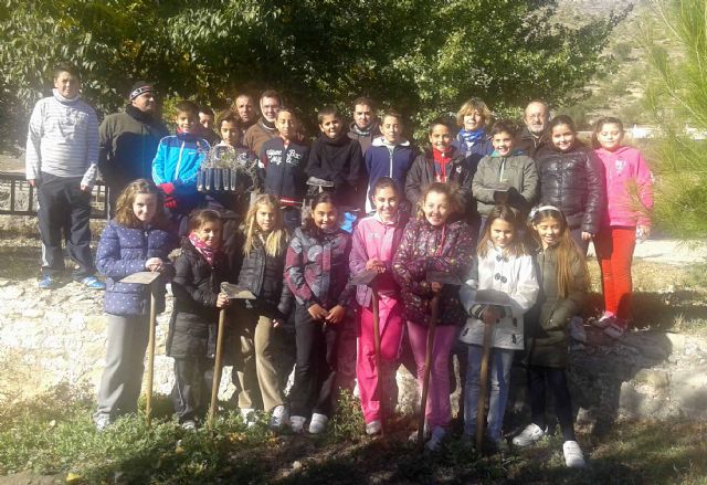 Jornada de reforestación en la muralla de Archivel - 1, Foto 1