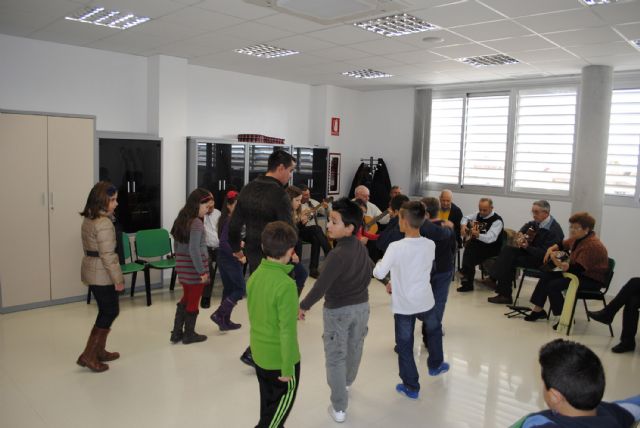 El Centro de Día de las Personas Mayores torreño se acerca a los escolares del municipio - 2, Foto 2