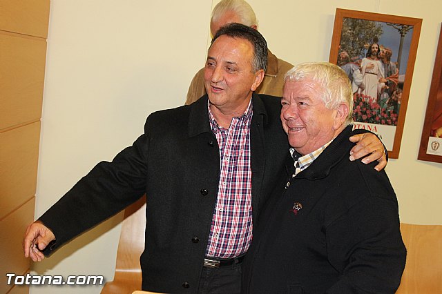 La alcaldesa felicita al nuevo presidente del Ilustre Cabildo Superior de Procesiones, Antonio Martnez Belch, tras su reciente eleccin - 14