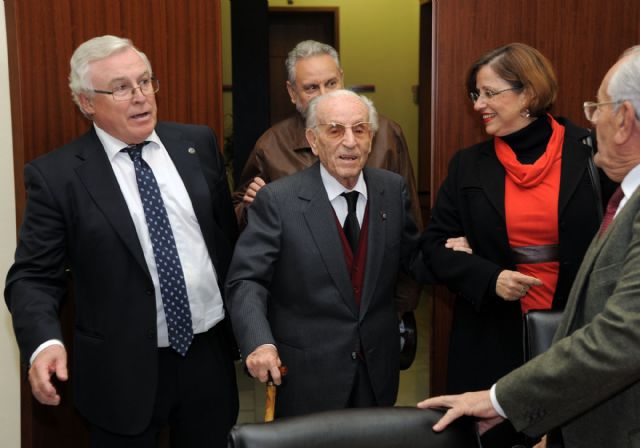 La Universidad de Murcia reconoce la trayectoria del centenario maestro José Antonio Campuzano - 2, Foto 2