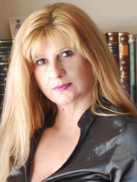 El libro El espejo desnudo, de la escritora Julia R. Robles, será presentado el jueves 28 de noviembre en Molina de Segura - 1, Foto 1