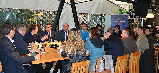 La Comunidad pone en marcha hoy las ayudas para la contratación indefinida de jóvenes y para autónomos menores de 30 años - 1, Foto 1