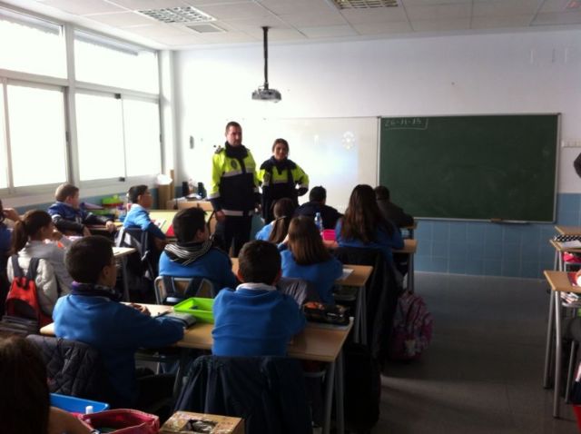 Un ciclo de charlas a los escolares del municipio centra la Campaña de Información y Sensibilización para la Prevención del Absentismo y Abandono Escolar - 1, Foto 1