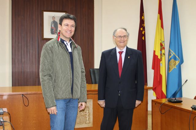 El Ayuntamiento de Alhama publica un libro sobre los alcaldes desde el S.XX hasta la actualidad, Foto 2