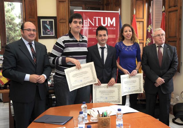 El rector Cobacho y el Consejero de Educación homenajean a los alumnos premios nacionales fin de carrera - 1, Foto 1
