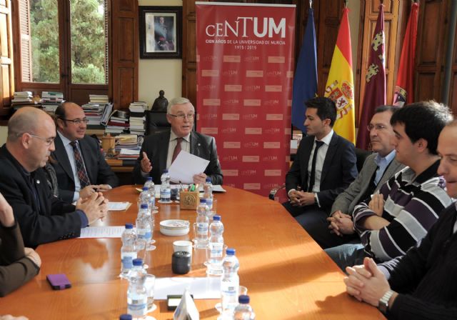 El rector Cobacho y el Consejero de Educación homenajean a los alumnos premios nacionales fin de carrera - 2, Foto 2