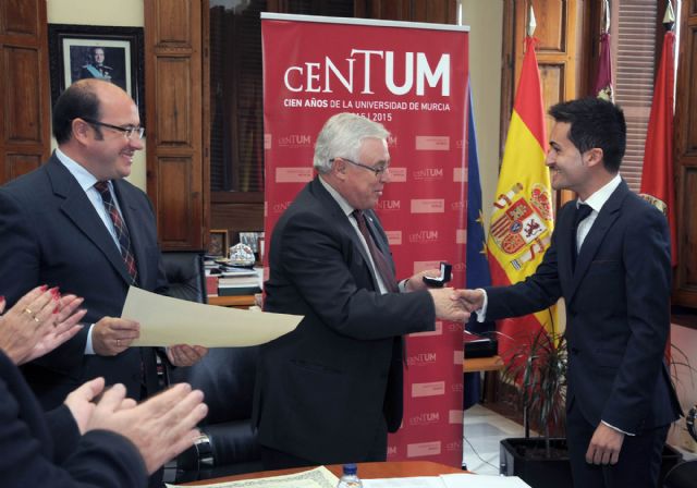 El rector Cobacho y el Consejero de Educación homenajean a los alumnos premios nacionales fin de carrera - 4, Foto 4