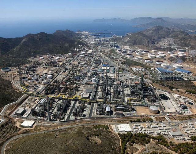 La concejala de Educación y el director de Repsol Cartagena visitan los talleres educativos Ciencia Divertida - 1, Foto 1