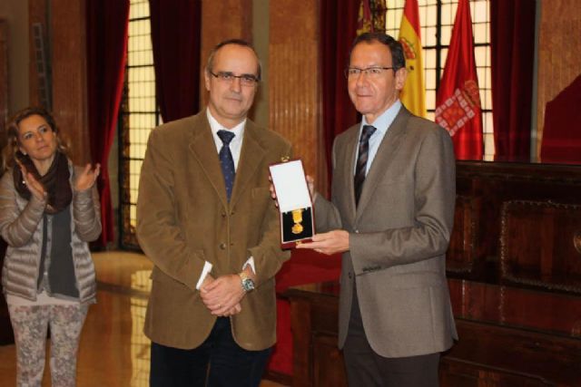 Cámara recibe la Medalla de Oro concedida por los gestores administrativos - 1, Foto 1