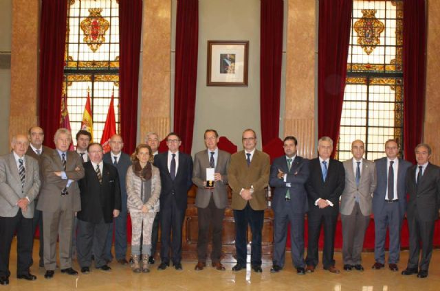 Cámara recibe la Medalla de Oro concedida por los gestores administrativos - 2, Foto 2