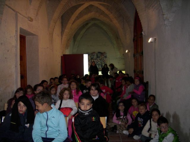 Más de un centenar de alumnos del Colegio Público Monte Anaor de Alguazas disfrutan del esplendor artístico e histórico de la Torre Vieja de la localidad - 1, Foto 1