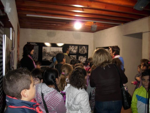Más de un centenar de alumnos del Colegio Público Monte Anaor de Alguazas disfrutan del esplendor artístico e histórico de la Torre Vieja de la localidad - 5, Foto 5