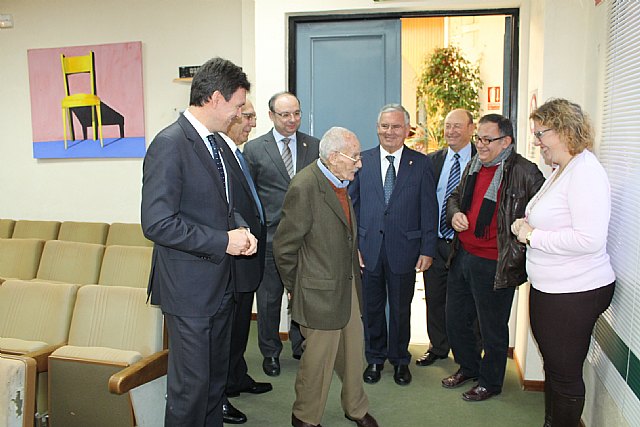 El Ayuntamiento de Alhama publica un libro sobre los alcaldes desde el S.XX hasta la actualidad, Foto 1