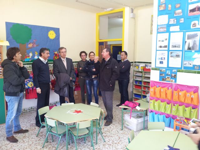 Educación invierte más de 100.000 euros en la construcción de un aula multiusos y de psicomotricidad en el colegio de Marchena - 1, Foto 1