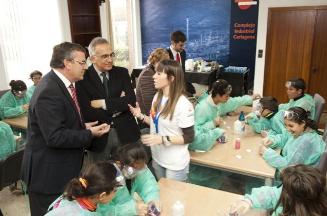 Repsol despierta la curiosidad científica de los jóvenes de Cartagena - 2, Foto 2