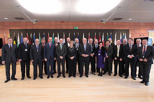 Valcárcel afirma que la nueva Política de Cohesión invierte en la economía real, crea empleo y hará crecer a las regiones - 1, Foto 1