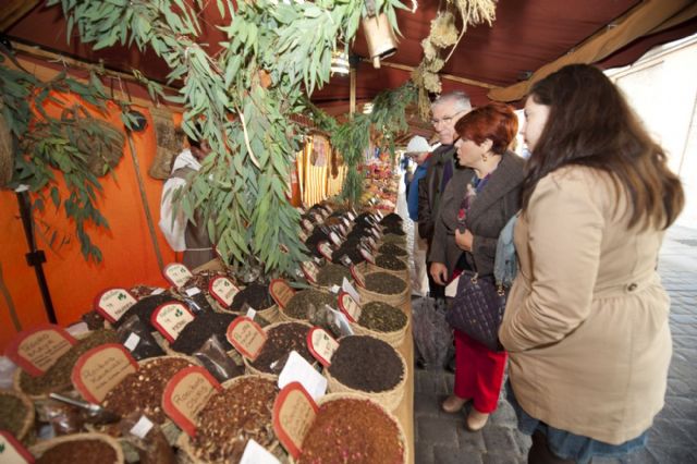 El agua no logra deslucir la apertura del Mercado Medieval - 2, Foto 2