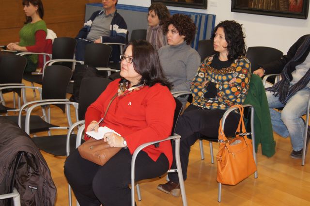 Finalizan los actos conmemorativos de la Semana de Igualdad de Oportunidades con la mesa redonda Educar para proteger, Foto 1