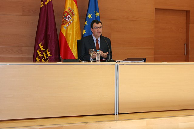 El portavoz del Ejecutivo murciano, José Ballesta, en la rueda de prensa para informar de los asuntos tratados por el Consejo de Gobierno., Foto 1