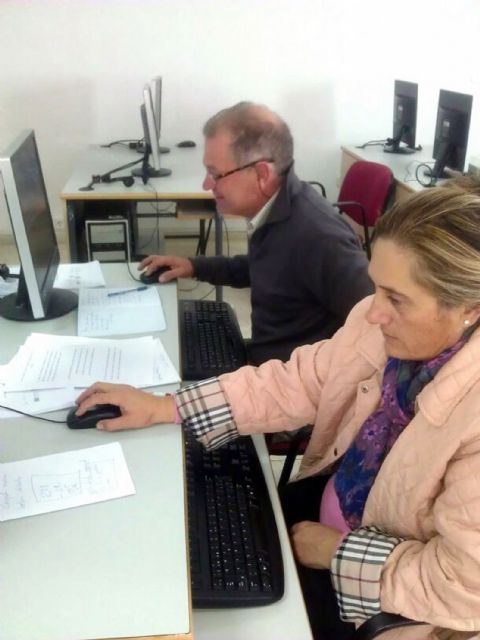 Un nuevo grupo se forma en informática básica gracias a la Concejalía de Nuevas Tecnologías torreña - 1, Foto 1