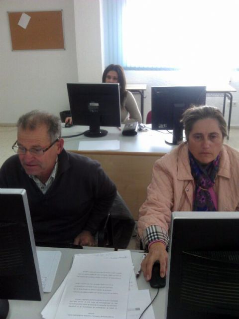 Un nuevo grupo se forma en informática básica gracias a la Concejalía de Nuevas Tecnologías torreña - 3, Foto 3