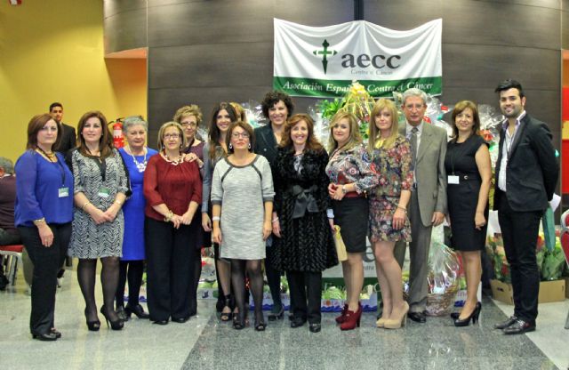 Más de 300 lumbrerenses se sumaron a la cena benéfica de la Asociación Contra el Cáncer que fue presentada por la periodista murciana Encarna Talavera - 1, Foto 1