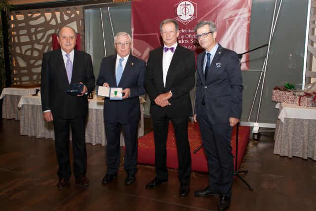 Los Graduados Sociales otorgaron la Medalla de Oro al rector de la Universidad de Murcia por su apoyo a la profesión - 1, Foto 1