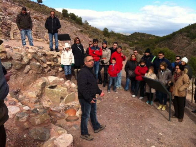 Más de 120 personas participan en la primera visita turística Descubre el yacimiento arqueológico de La Bastida - 2, Foto 2