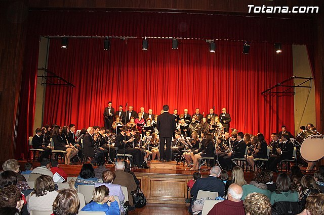 La Agrupación Musical de Totana y la Coral Santiago deleitaron al público que se congregó en el teatro de La Cárcel - 1, Foto 1