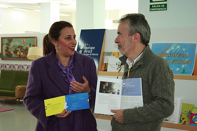 La Comunidad acerca Europa a los usuarios de la Biblioteca Regional para contribuir a la difusión de los derechos de la ciudadanía de la UE - 1, Foto 1