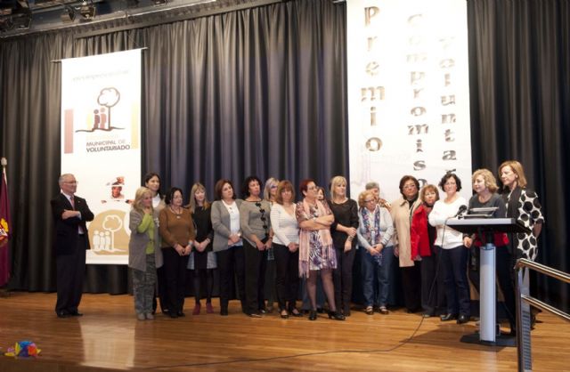 Sara Cabezas y la Asociación del Cáncer recogen el Premio al Compromiso Voluntario - 4, Foto 4