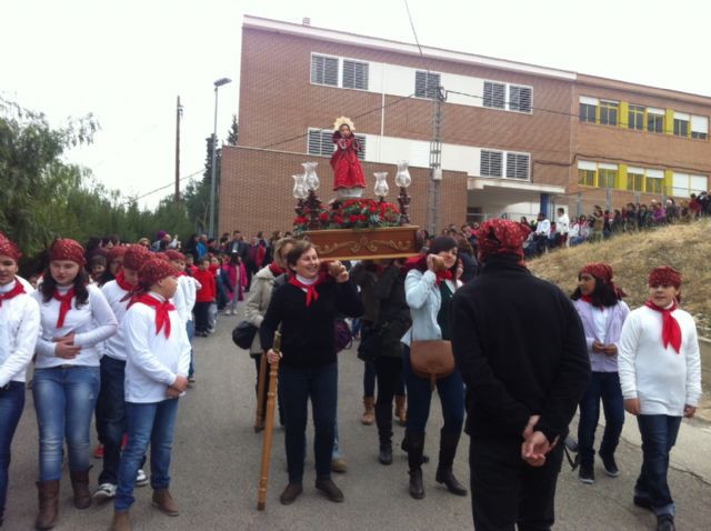La comunidad educativa del CEIP San José organiza su primera romería de Santa Eulalia por las calles del barrio, Foto 4