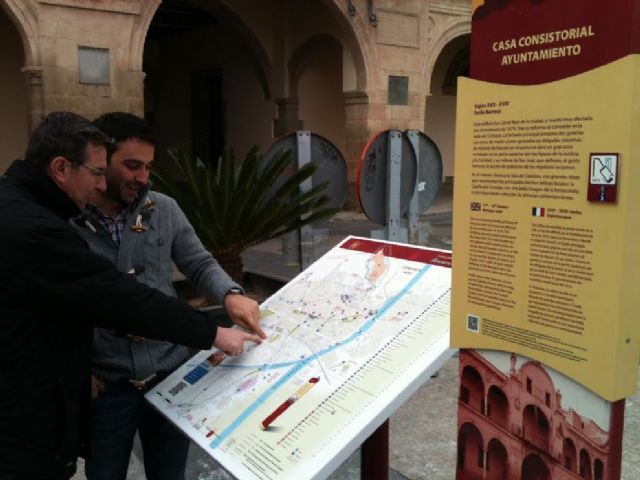 El Ayuntamiento de Lorca refuerza la señalización turística con planos de situación e indicadores de ubicación de la oficina de turismo - 1, Foto 1