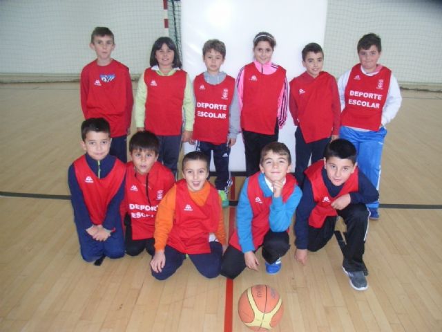 Comienza la fase local de baloncesto benjamín y futbol sala alevín femenino de Deporte Escolar organizada por la concejalía de Deportes - 4, Foto 4