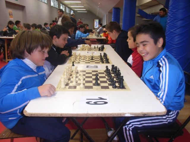 Medio centenar de escolares de los diferentes centros de enseñanza de la localidad protagonizaron la fase local de ajedrez de Deporte Escolar, Foto 2