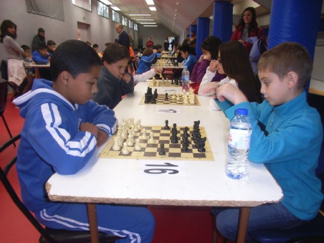 Medio centenar de escolares de los diferentes centros de enseñanza de la localidad protagonizaron la fase local de ajedrez de Deporte Escolar, Foto 5